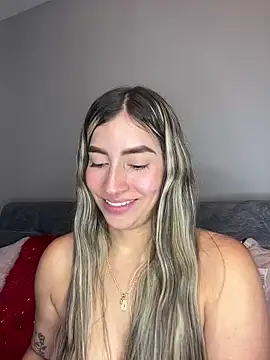 Snapshot of Issabela_G1 chatting on 01.08.25 Issabela G1 online show from 01.08.25