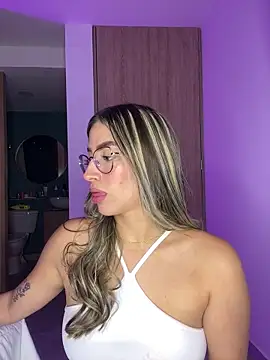 Snapshot of Issabela_G1 chatting on 01.09.25 Issabela G1 online show from 01.09.25