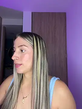 Snapshot of Issabela_G1 chatting on 02.01.25 Issabela G1 online show from 02.01.25