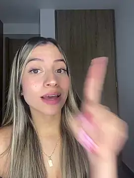 Snapshot of Issabela_G1 chatting on 02.19.25 Issabela G1 online show from 02.19.25