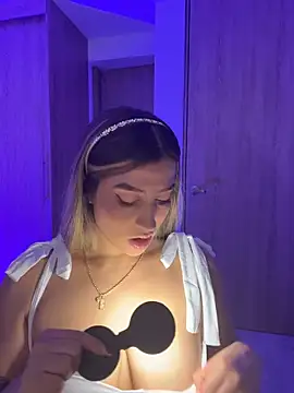 Issabela G1 online show from 02.18.26