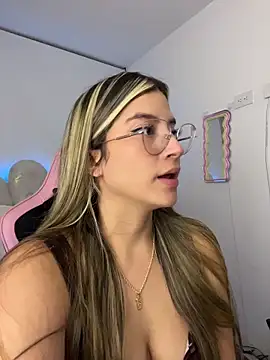 Snapshot of Issabela_G1 chatting on 05.29.26 Issabela G1 online show from 05.29.26