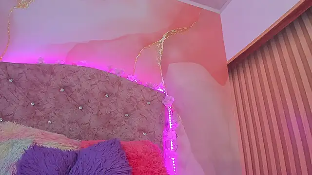 Snapshot of Bella__sweet chatting on 02.21.25 Bella sweet online show from 02.21.25