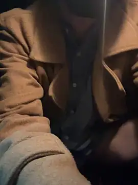 Snapshot of Hideen-real-face chatting on 03.19.25 Hideen-real-face online show from 03.19.25