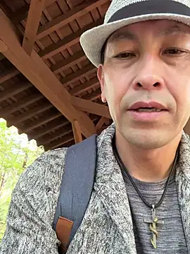 Snapshot of Hideen-real-face chatting on 10.12.25 Hideen-real-face online show from 10.12.25