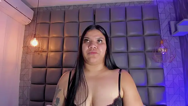 Snapshot of mile_uribe chatting on 02.11.25 mile uribe online show from 02.11.25