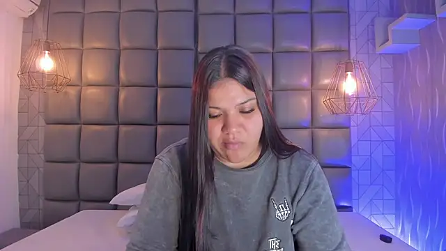 Snapshot of mile_uribe chatting on 03.14.25 mile uribe online show from 03.14.25