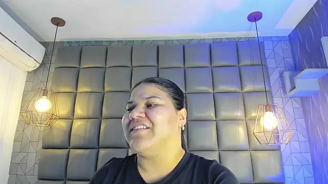 Snapshot of mile_uribe chatting on 09.21.25 mile uribe online show from 09.21.25