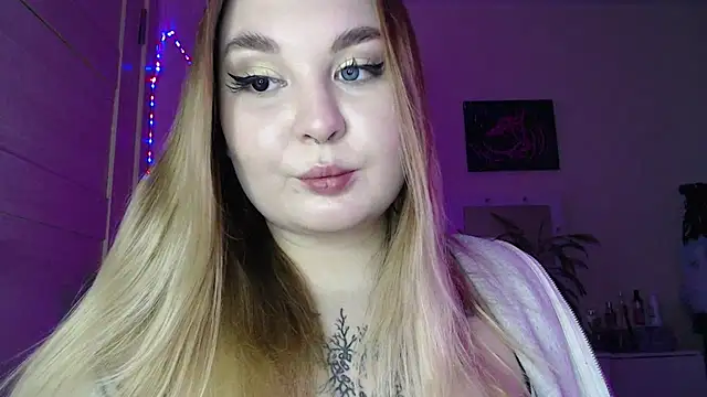 Snapshot of Greeenfriends6969 chatting on 02.08.25 Greeenfriends6969 online show from 02.08.25