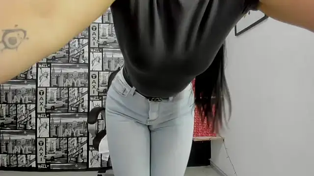 Snapshot of ChloeTurner_ chatting on 12.27.24 ChloeTurner online show from 12.27.24