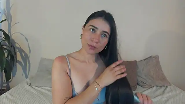 Snapshot of ChloeTurner_ chatting on 02.02.25 ChloeTurner online show from 02.02.25