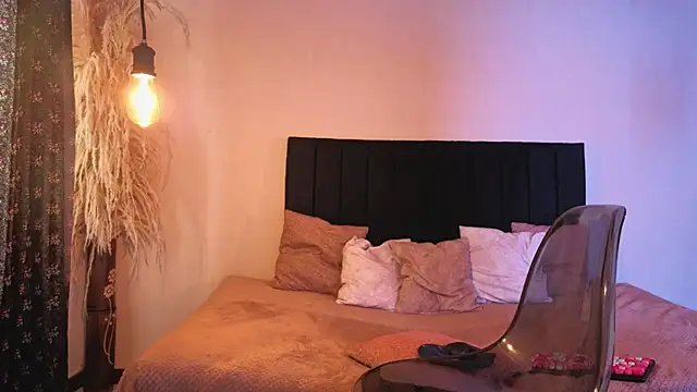 Snapshot of ChloeTurner_ chatting on 09.23.25 ChloeTurner online show from 09.23.25