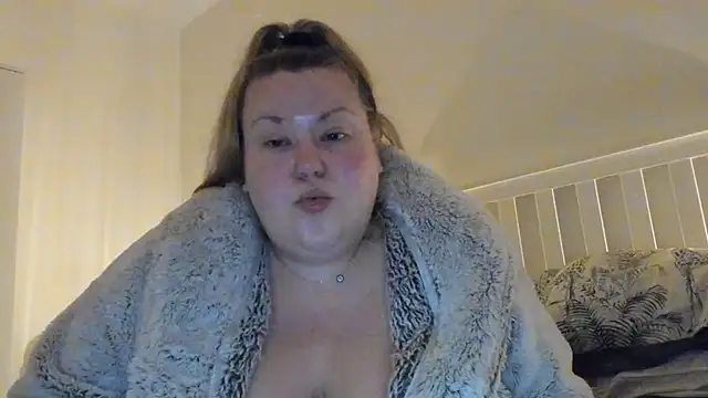 Snapshot of Busty-BBW-Emilie chatting on 03.03.25 Busty-BBW-Emilie online show from 03.03.25