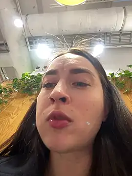 Holly Play online show from 01.03.25