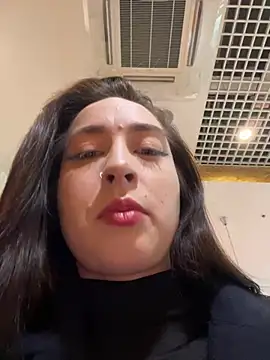 Holly Play online show from 03.18.25