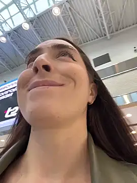 Holly Play online show from 04.14.26