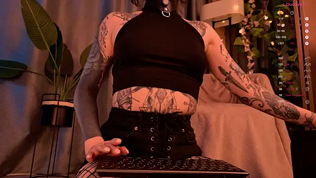 MichaellaMoon online show from 01.10.25