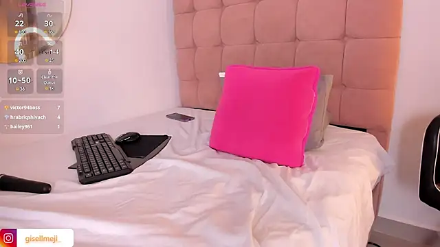 Snapshot of Gisellmejiaa chatting on 12.21.24 Gisellmejiaa online show from 12.21.24