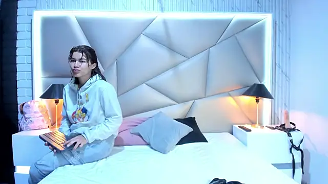 Snapshot of Bonny_Bonss chatting on 02.07.25 Bonny Bonss online show from 02.07.25