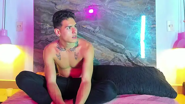 Snapshot of Couplehot__1 chatting on 01.10.25 Couplehot 1 online show from 01.10.25