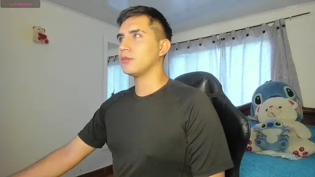 Snapshot of Chris_Maddox chatting on 12.06.24 Chris Maddox online show from 12.06.24