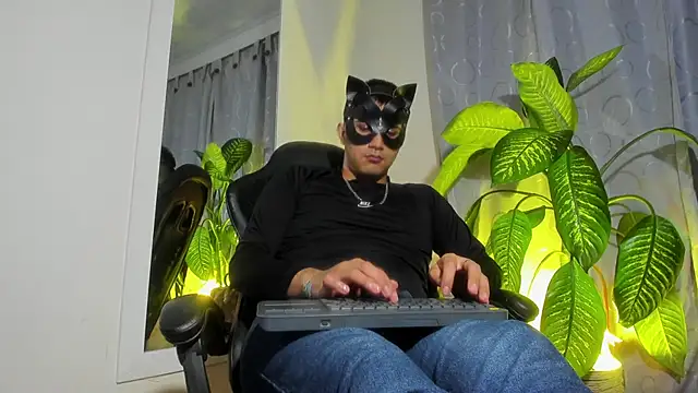 Snapshot of Chris_Maddox chatting on 01.22.25 Chris Maddox online show from 01.22.25