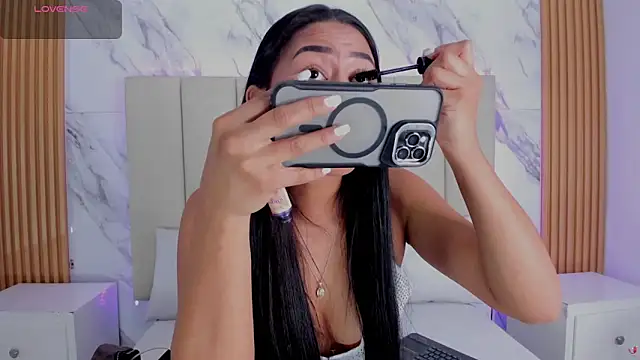 Iris Thompson  online show from 02.03.26