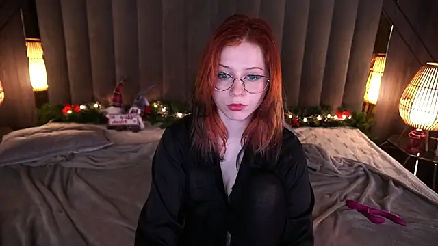 Snapshot of Sasha_Exclusive chatting on 12.19.24 Sasha Exclusive online show from 12.19.24