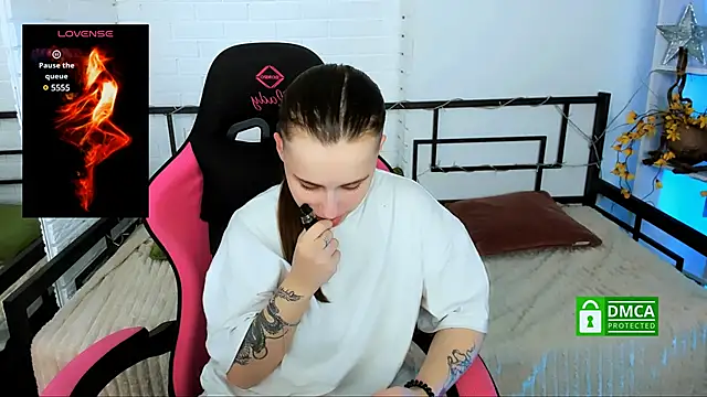 Dolly  Queen  online show from 12.19.24