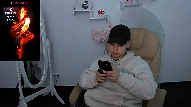 Dolly  Queen  online show from 01.20.25