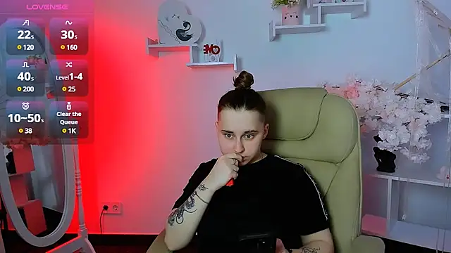 Dolly  Queen  online show from 02.17.25