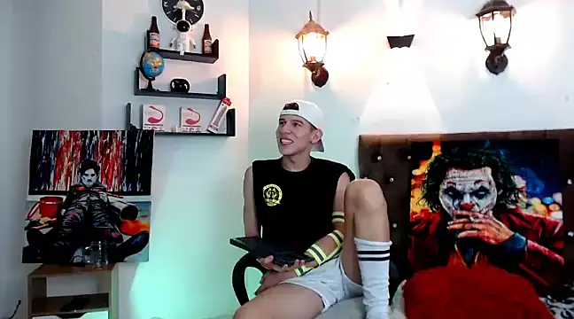 flowers18 online show from 02.25.25