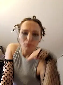 Snapshot of ludovika09 chatting on 05.20.26 ludovika09 online show from 05.20.26