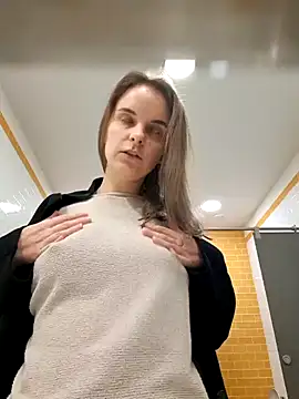 Snapshot of RaonXO chatting on 12.04.24 RaonXO online show from 12.04.24