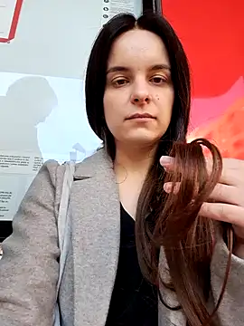 Snapshot of RaonXO chatting on 12.20.24 RaonXO online show from 12.20.24