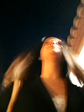 Snapshot of RaonXO chatting on 12.28.24 RaonXO online show from 12.28.24