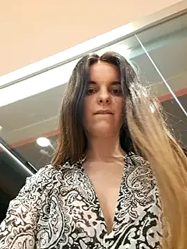 Snapshot of RaonXO chatting on 02.13.25 RaonXO online show from 02.13.25