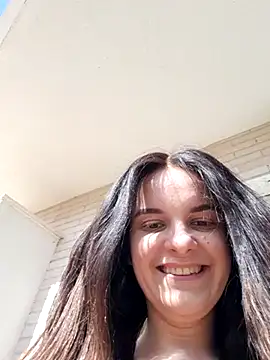 Snapshot of RaonXO chatting on 03.19.25 RaonXO online show from 03.19.25