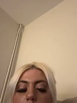 Snapshot of Blondiee3088 chatting on 12.01.24 Blondiee3088 online show from 12.01.24