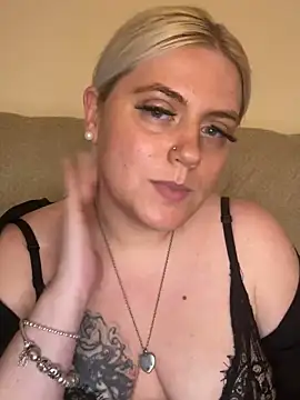 Snapshot of Blondiee3088 chatting on 12.02.24 Blondiee3088 online show from 12.02.24