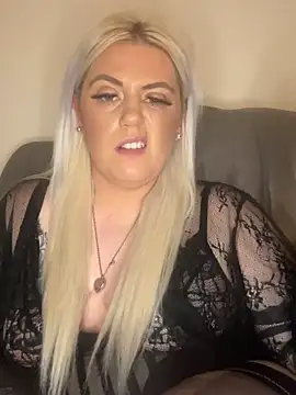 Snapshot of Blondiee3088 chatting on 12.03.24 Blondiee3088 online show from 12.03.24