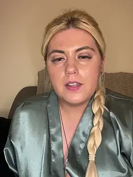 Snapshot of Blondiee3088 chatting on 02.25.25 Blondiee3088 online show from 02.25.25