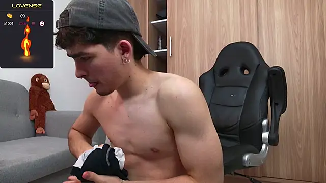 Snapshot of zenn_rush1 chatting on 12.17.24 zenn rush1 online show from 12.17.24