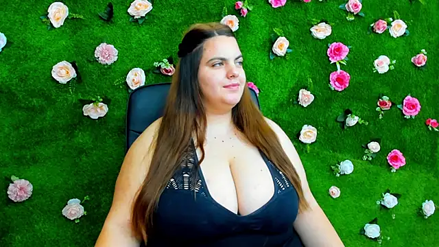 Snapshot of Huge_Titties_ chatting on 01.12.25 Huge Titties online show from 01.12.25