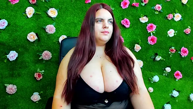 Snapshot of Huge_Titties_ chatting on 02.07.25 Huge Titties online show from 02.07.25