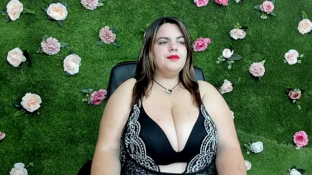Snapshot of Huge_Titties_ chatting on 09.14.25 Huge Titties online show from 09.14.25