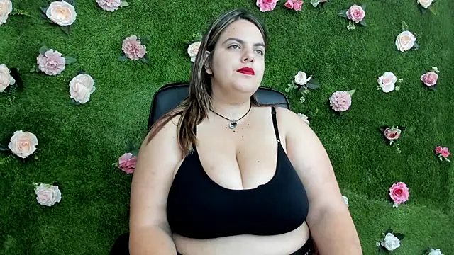 Snapshot of Huge_Titties_ chatting on 09.23.25 Huge Titties online show from 09.23.25