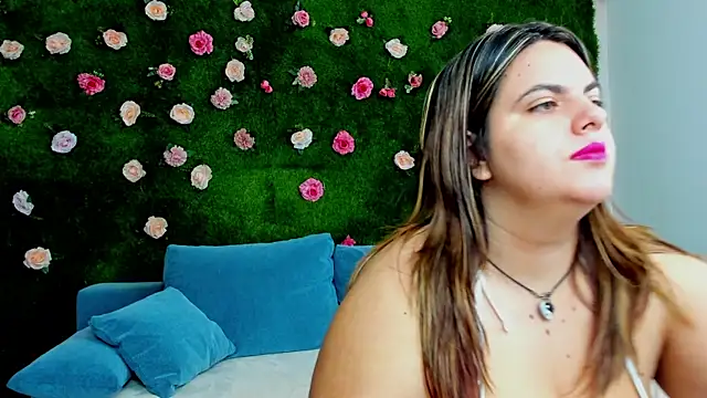 Snapshot of Huge_Titties_ chatting on 10.15.25 Huge Titties online show from 10.15.25
