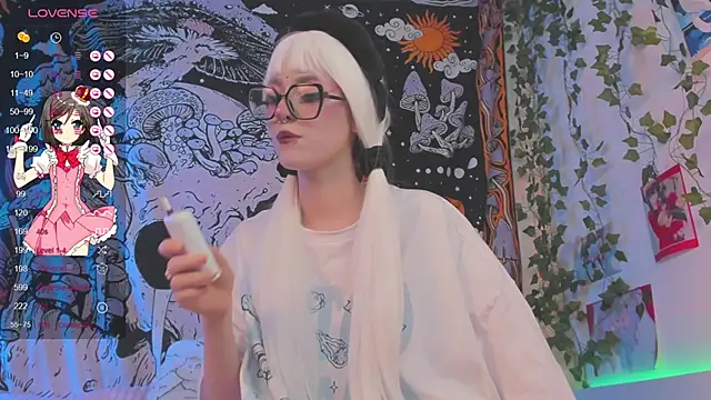 Snapshot of kissthasky chatting on 10.14.25 kissthasky online show from 10.14.25