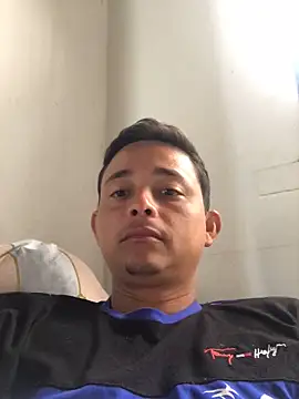 isacalejandroo online show from 01.21.25